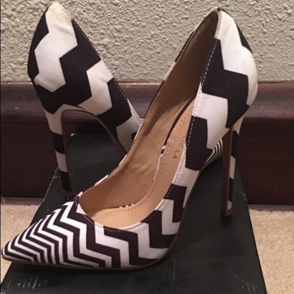 Zig Zag Black & White Heel